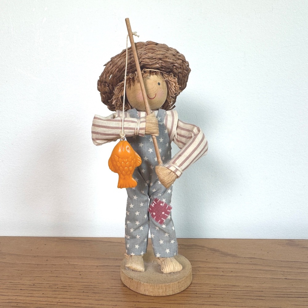 HR Vintage Wooden Fishing Boy Figurine‎ Americana Straw Hat Stars Stripes